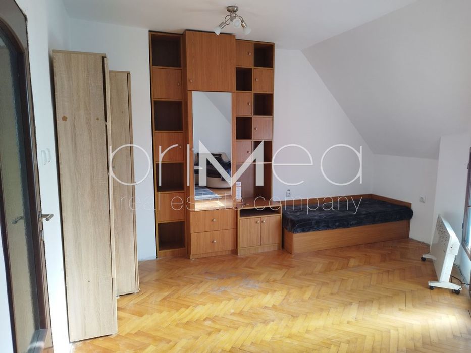 Дава се под наем Едностаен апартамент в Бургас, Център - 40 кв.м за 255 € - Снимка #2