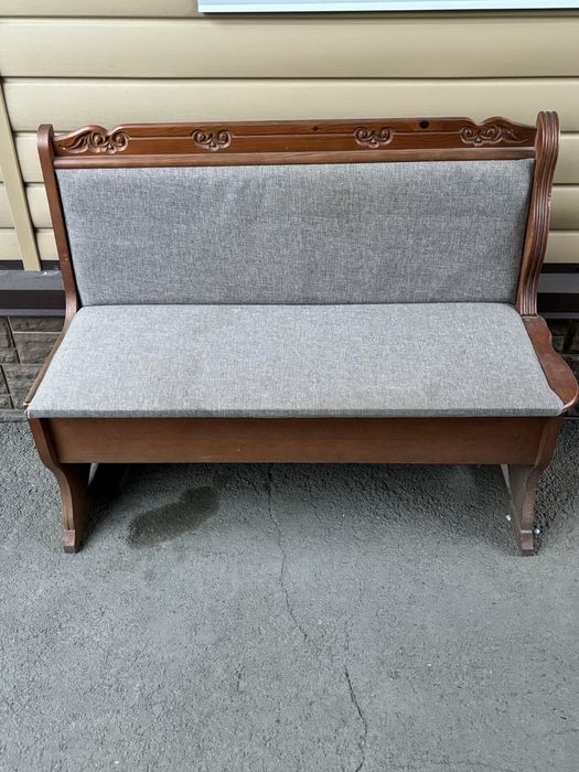 Продам кухонный стол и стулья