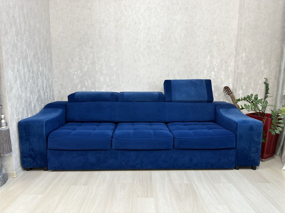 Синий расклодной диван