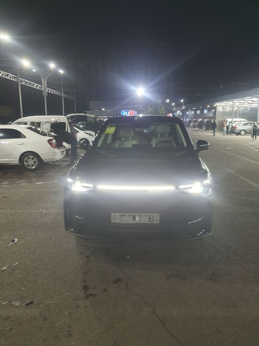 Leapmotor C16 
3- pozidsiya ledarni eng fuli 
10.000km yurgan.
Toshken