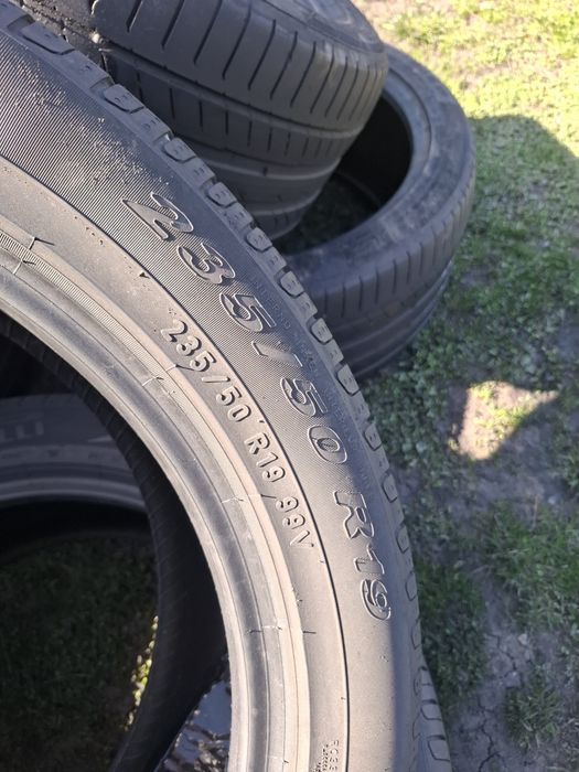 Vand 2 anvelope 235 50 19 pireli de vara bune