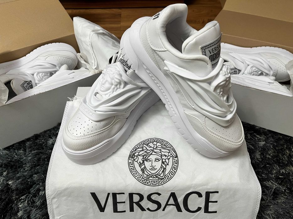 >- TOATE MĂRIMILE DISPONIBILE IMEDIAT -< Sneakers high top - adidași bărbați Versace Odissea White trend vara 2026