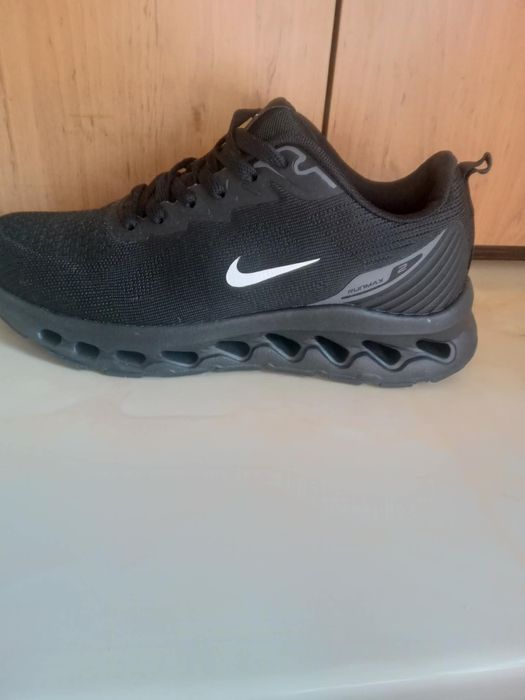 De vânzare adidași și ghete