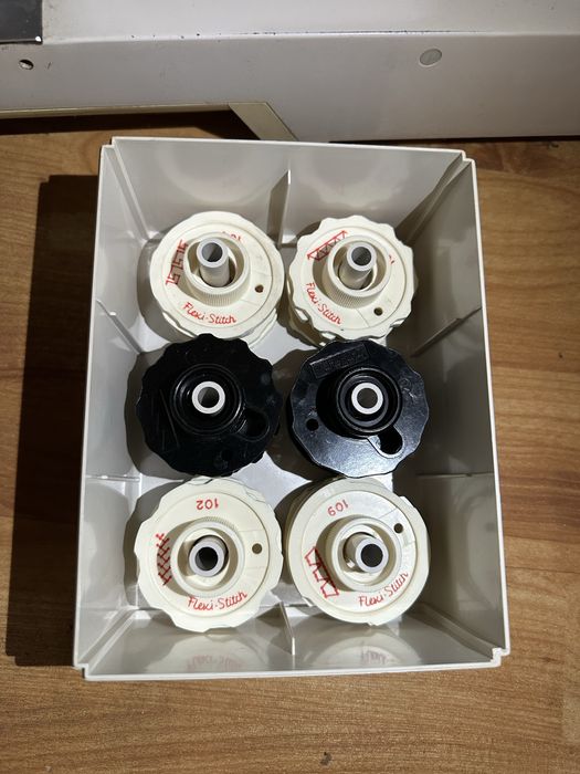 Продам винтажную машинку Singer