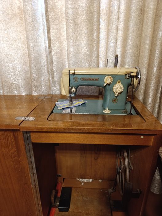 Продается швейная машина Чайка б/у