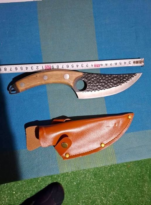 Нож за дране с калъф