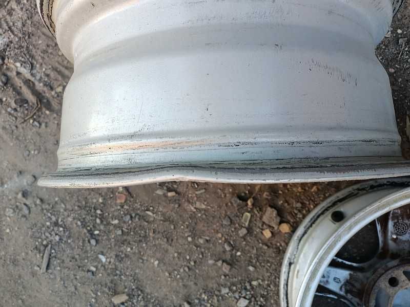 Продам оригинальные легкосплавные диски на Audi 80