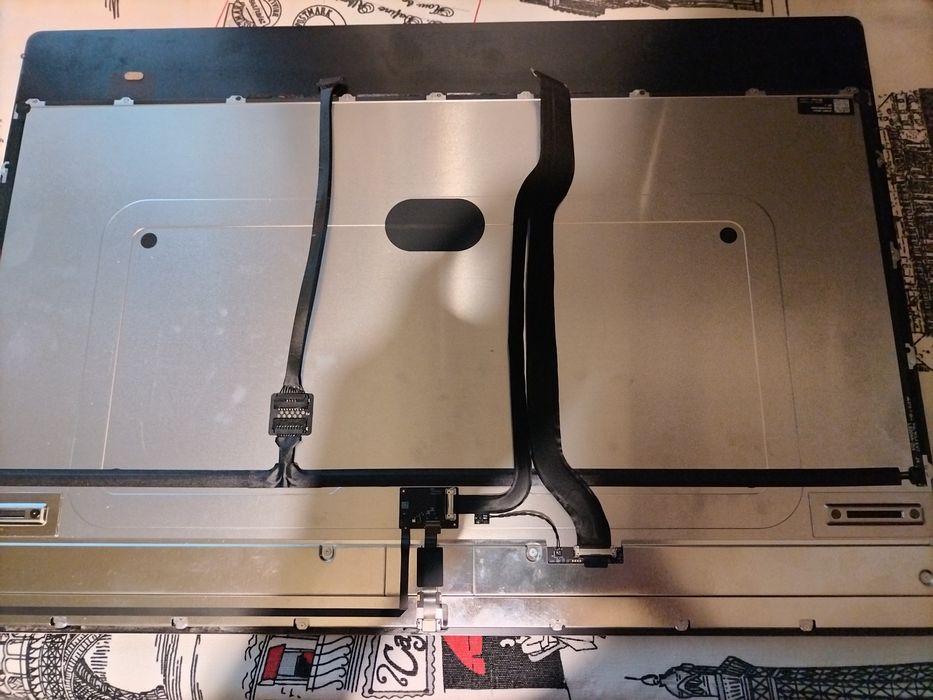 Dezmembrez Apple model A2438 display și carcasa este ok