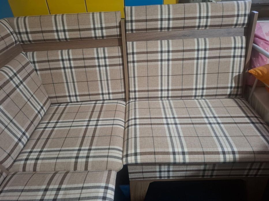 Coltar bucatarie Texas, pe stanga / dreapta, cu 2 tabureti + lada, nuc + maro, 158 x 118 x 87.5 cm, 2C