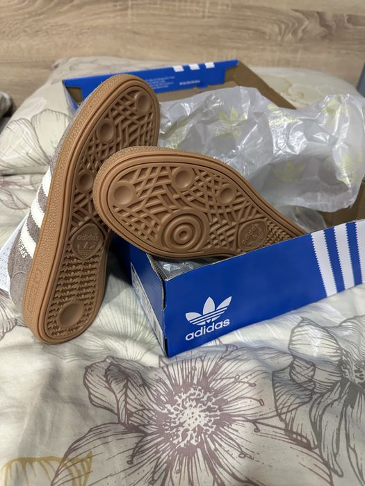 Adidas.   SPEZIAL