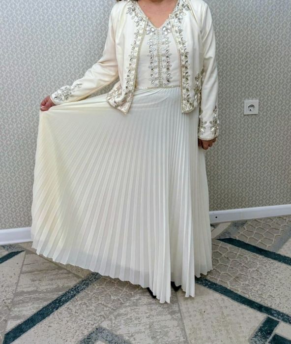 Айвари тусти сатылады.