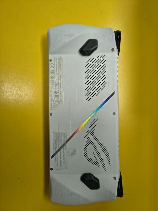 Consola Asus Rog model RC71L