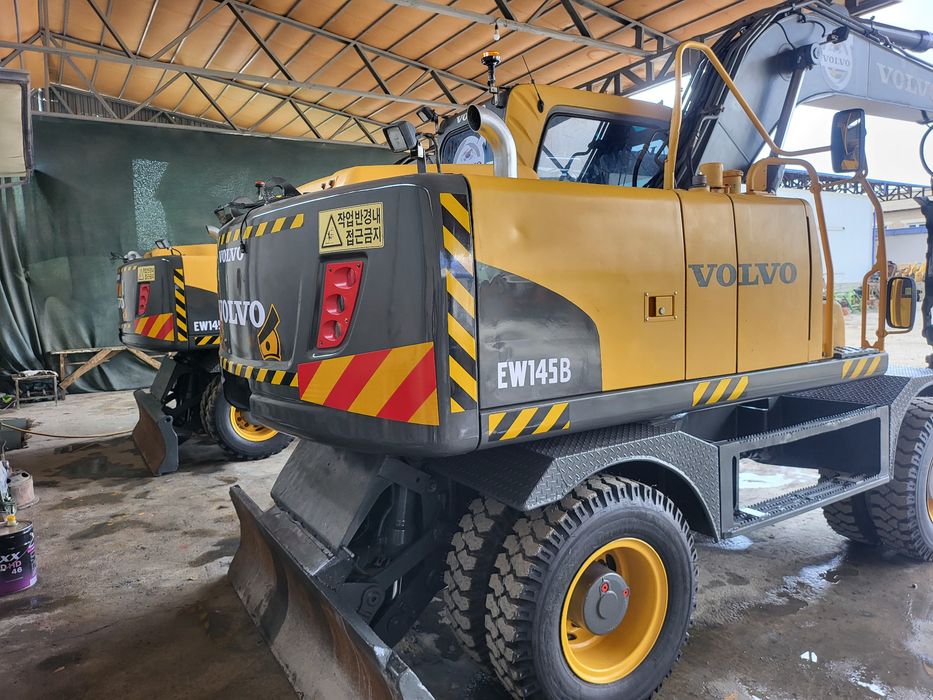 Karea dan 145 Volvo zurlari keldi.