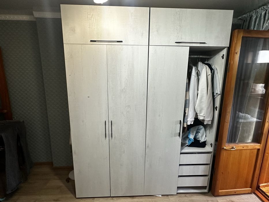 Продам шкаф 3 секции.