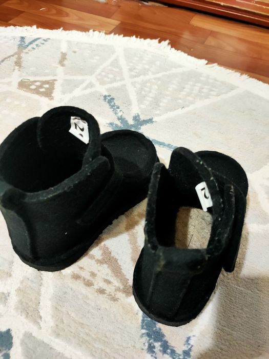 Продам угги серые и валенки черные