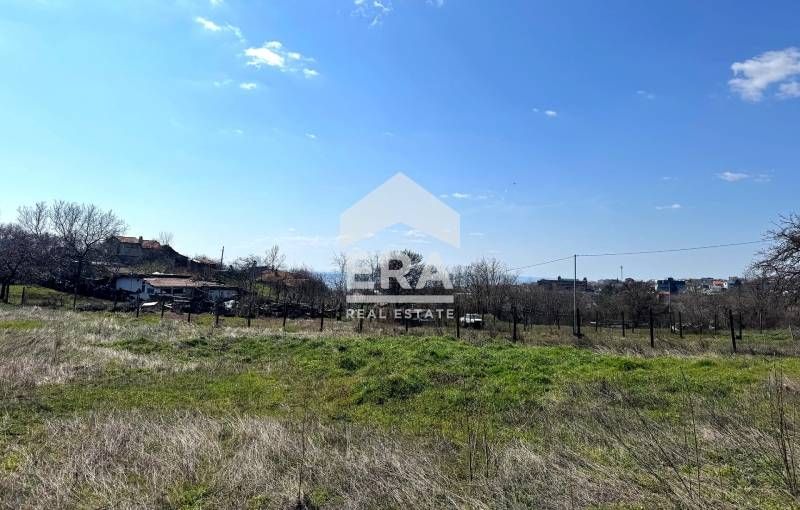 Парцел с ПУП в кв. Изгрев, подходящ за къща или редови къщи