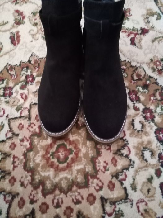 Продам женские весенние ботинки