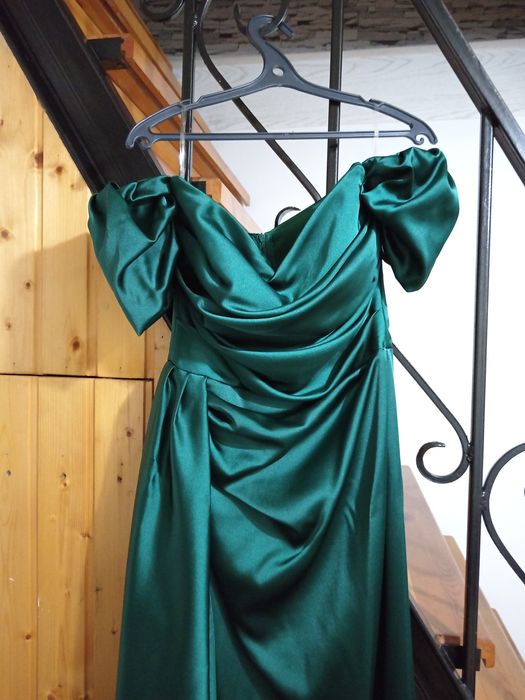 Вечернее изумрудное платье