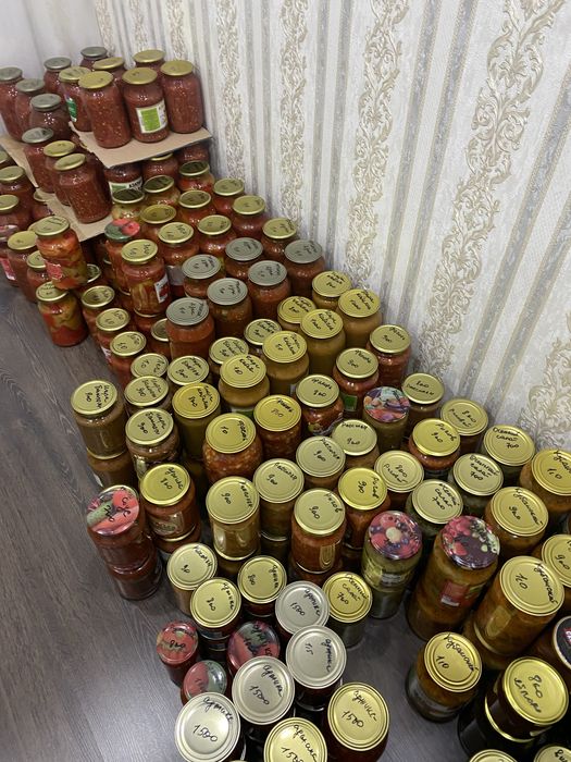 Соленья , огурцы, помидоры
