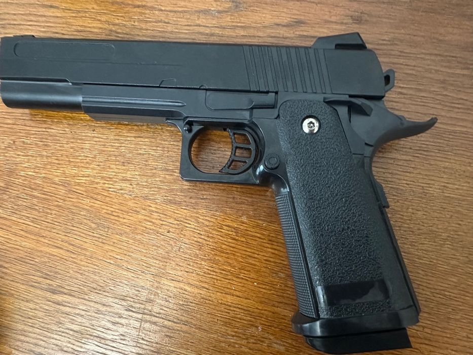 Pistol airsoft pe arc gloanțe de 6 mm din metal