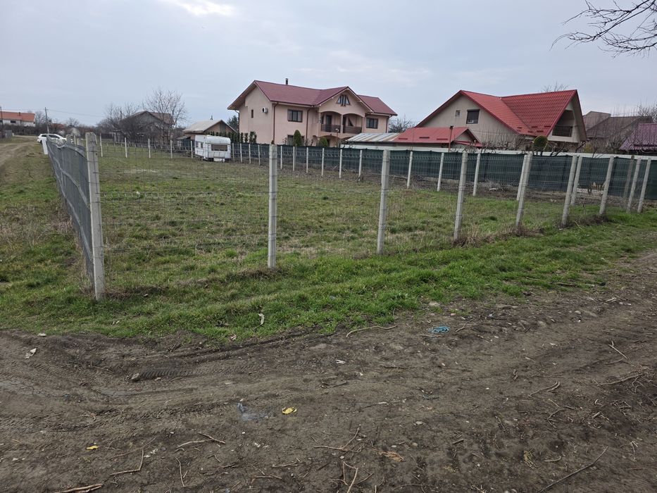 Vand 3 loturi teren intravilan