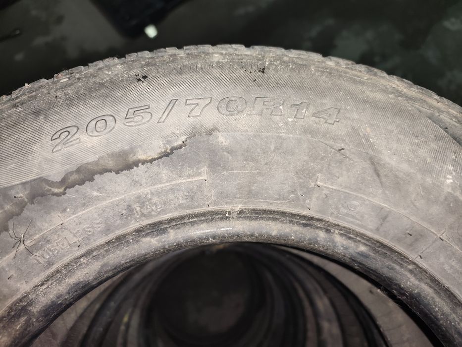 Продаются шины есть 8 штук размер 205/70/14