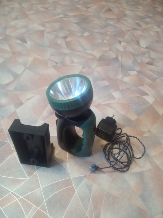 Продам заряжаемый фонарь...