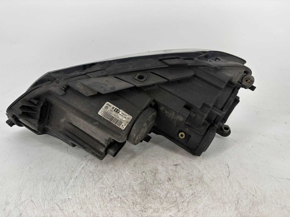 Far dreapta/stanga Volkswagen Passat B7 an 2012