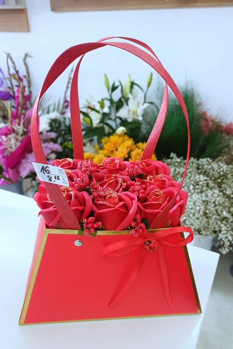 Декорация със сапунени рози