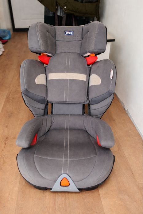 Автокресло Chicco с Isofix (2–11 лет)