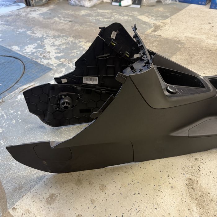 Consola centrala Ford Focus 3 2011-2018