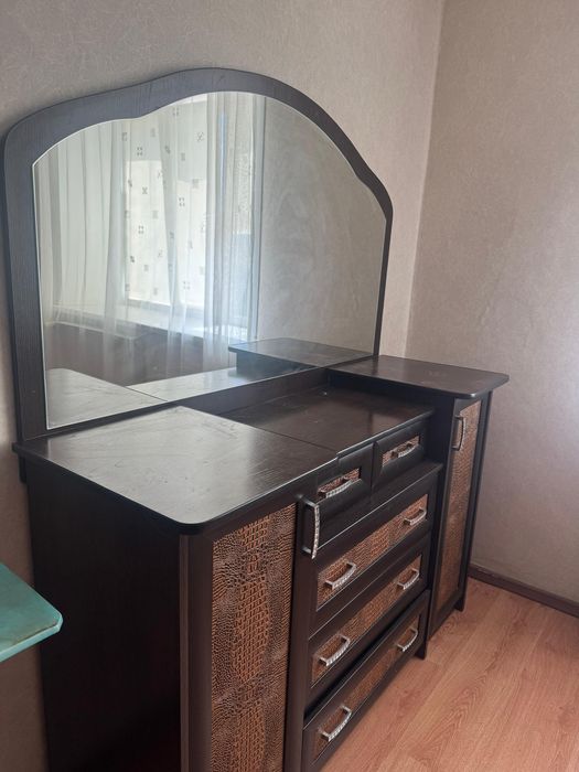Продается спальный гарнитур