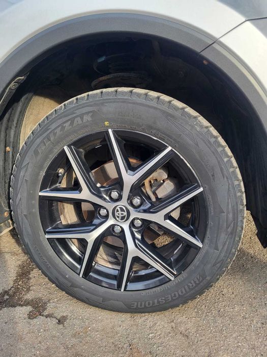 Автомобиль  Toyota RAV4