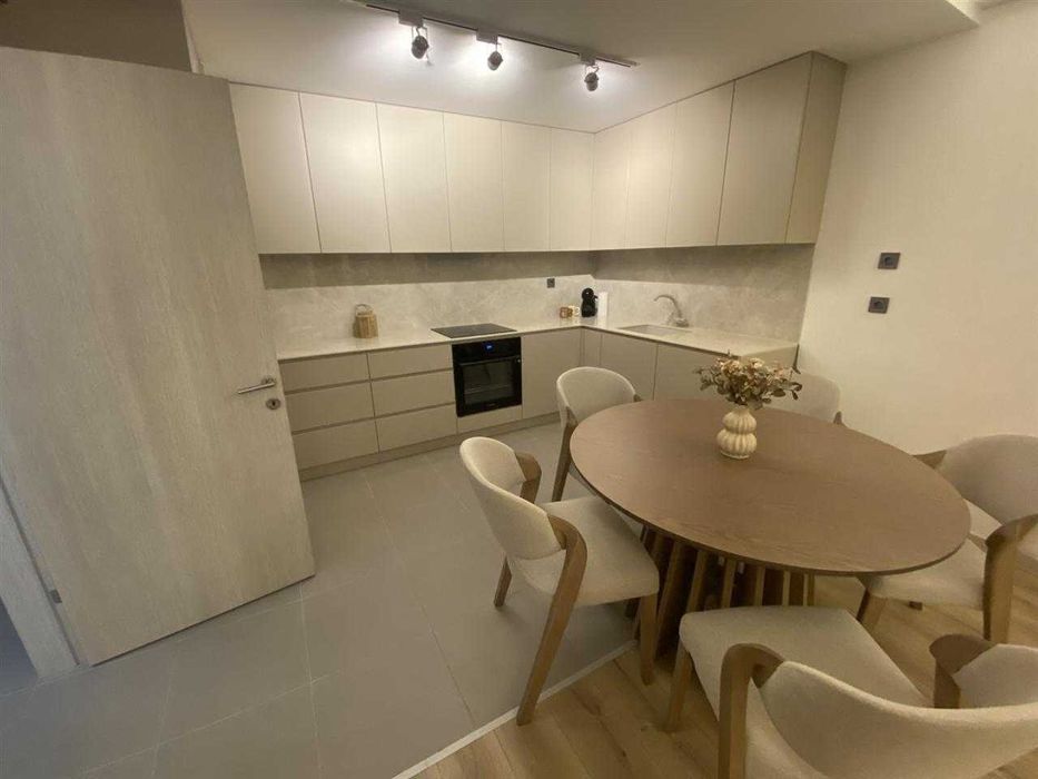 Тристаен апартамент под наем в кв. Христо Смирнески