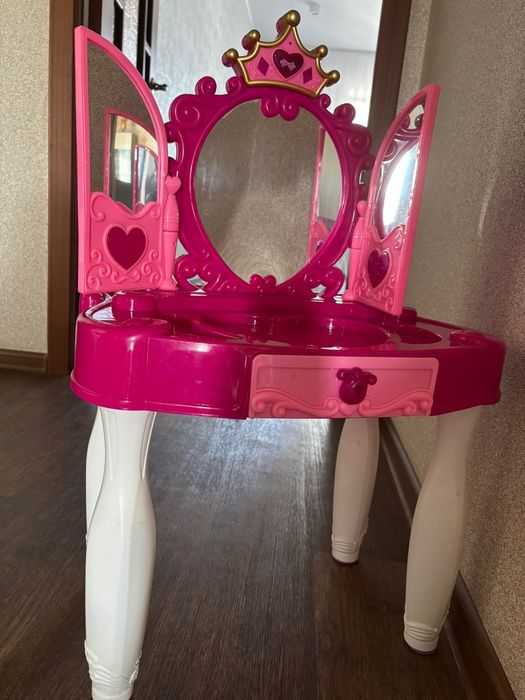 Детский туалетный столик