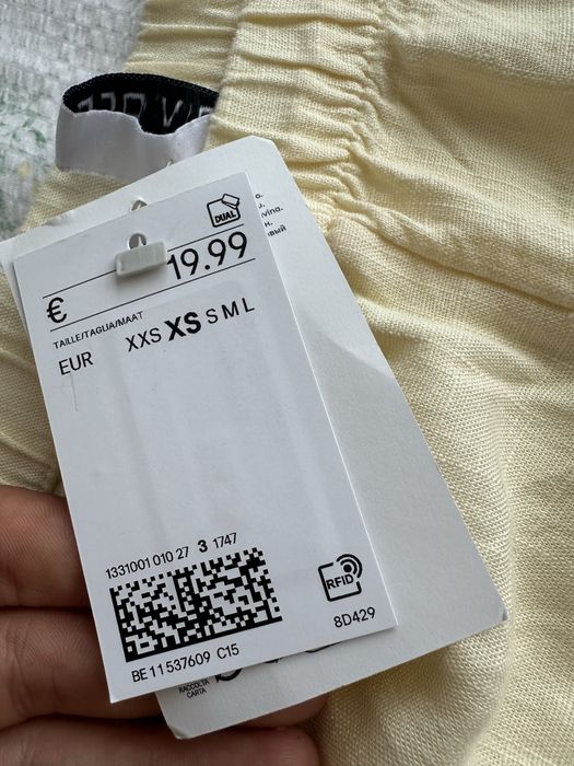 Pantaloni noi cu eticheta H&M