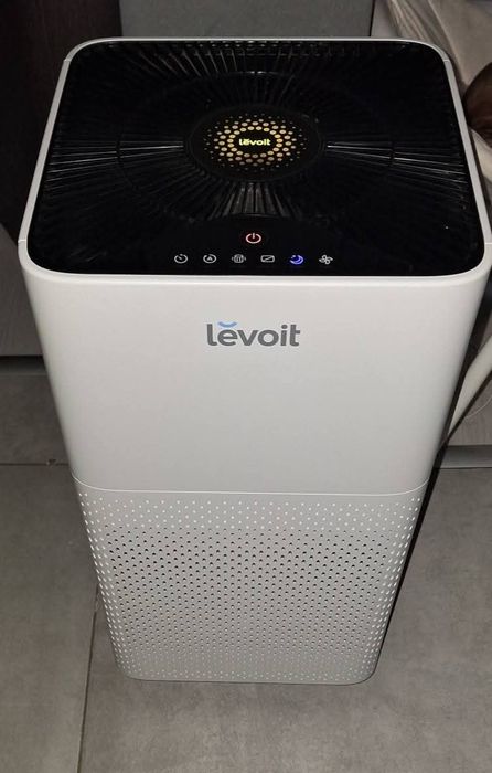 Vând purificator de aer Levoit