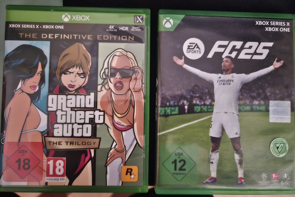 Xbox Series X + 2 controllere + 2 jocuri originale – 2.350 lei