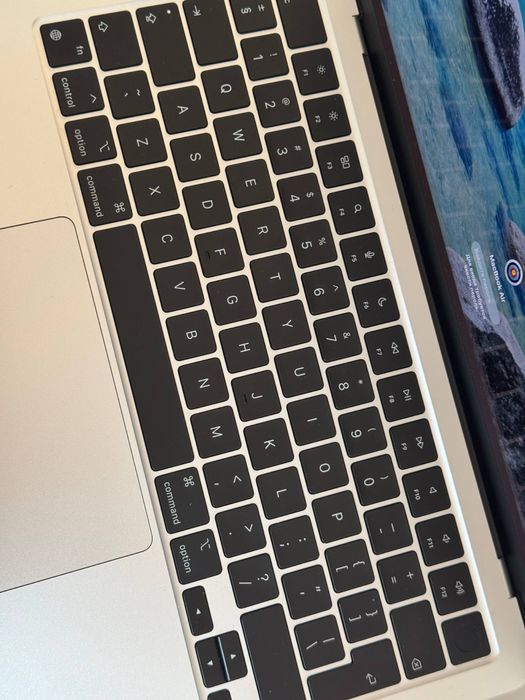 MacBook Air 13 2022 M2 / 89%