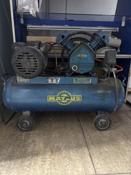 Термоклеевая машина. Компрессор.