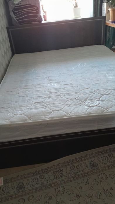 Кровать с матрасом
