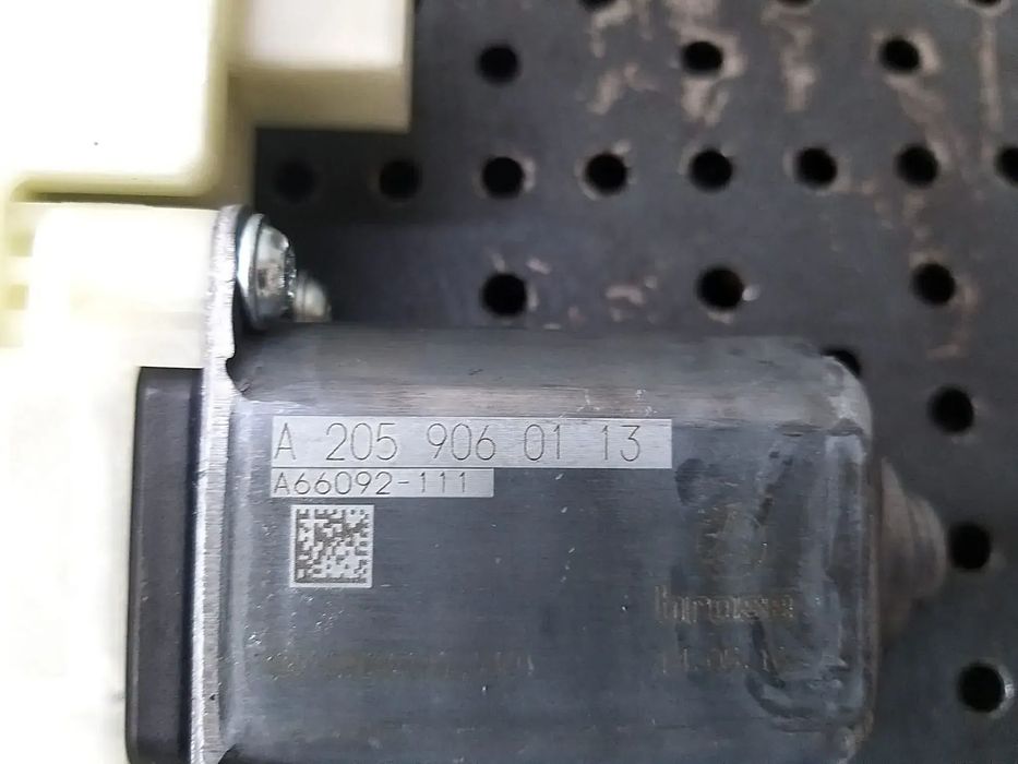 Motoras macara dreapta fata mercedes c class w205 a2059060113