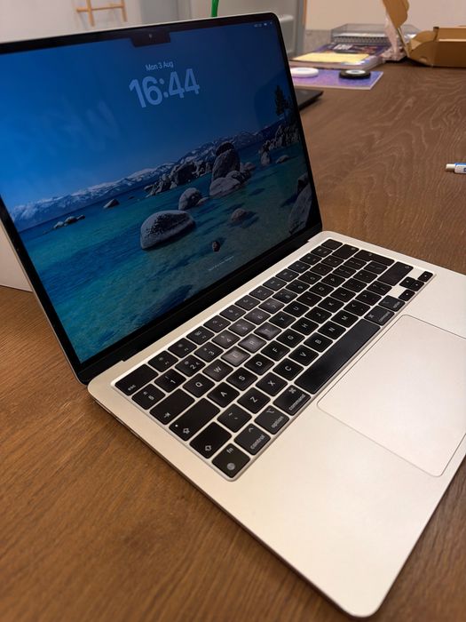 Macbook Air M2 13 inch