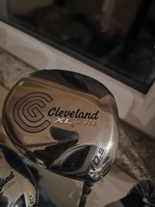 Комплекта е чисто нов стикове и обувки  .размер на обувките 44  Продавам отличен комплект за голф на една от най-добрите марки в света – Cleveland Go