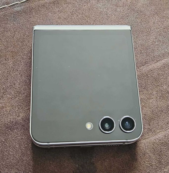 Samsung Galaxy Z Flip 5 5G – 256GB | Много запазен