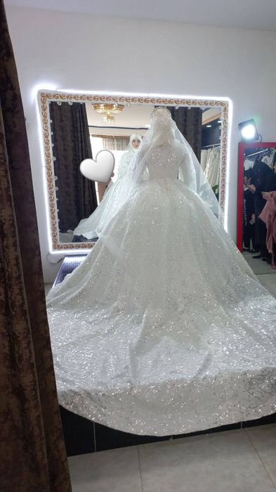 Kelin liboslari sotiladi