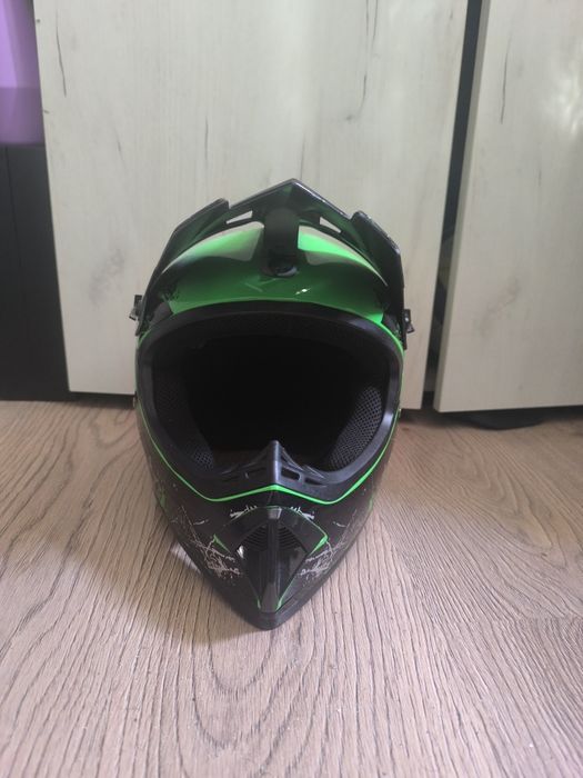 Vând cască  enduro , mărimea L stare impecabila