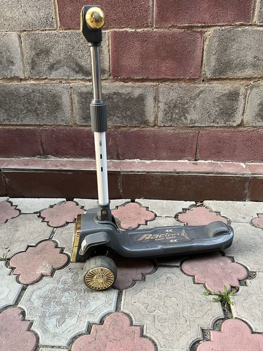 Самокат детский в хорошем состоянии