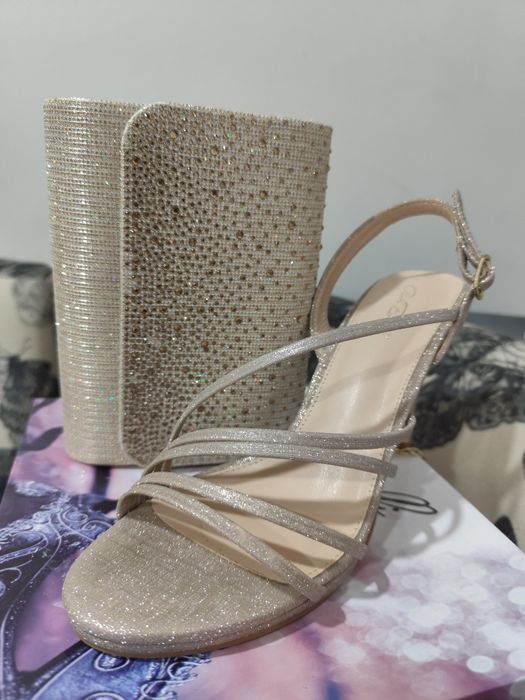 Чанта и сандали на ток