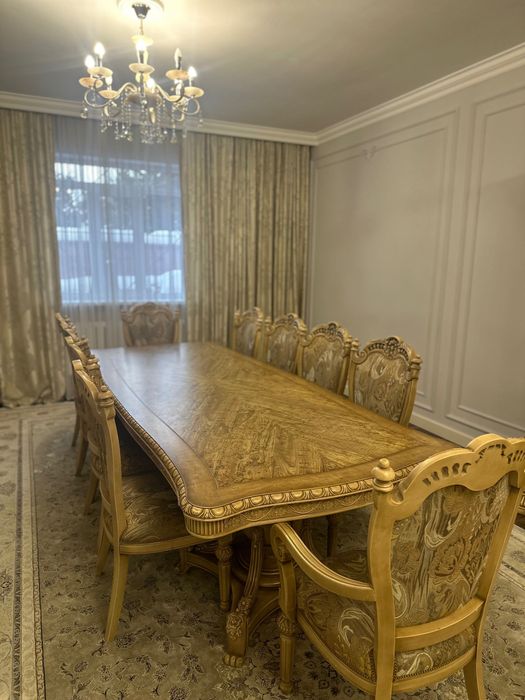 Продается стол и стулья